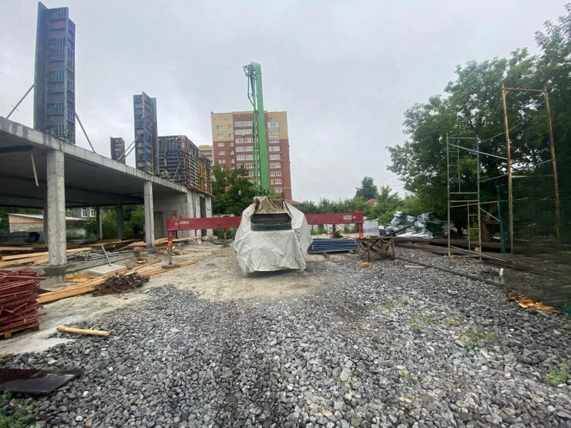 Работа бетононасоса на объекте в Красноярске